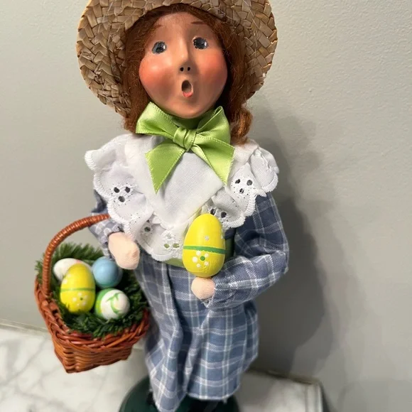 Byers Choice Carolers Easter boy 2008 & girl 2009.  Great condition. - Picture 3 of 10